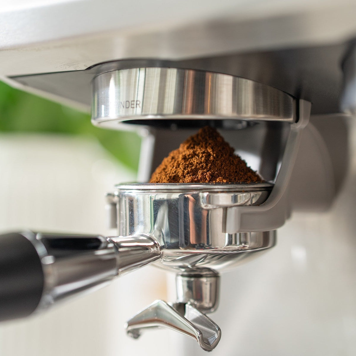 Aspire Brew: das Mahlwerk: die Dosis im Siebträger