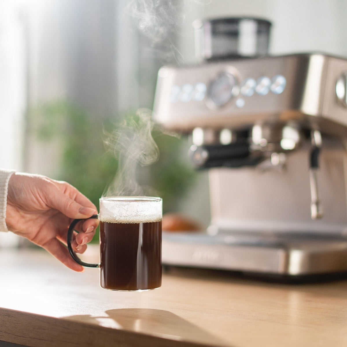 Aspire Core: eine Hand und eine Tasse: Größe und Stimmung