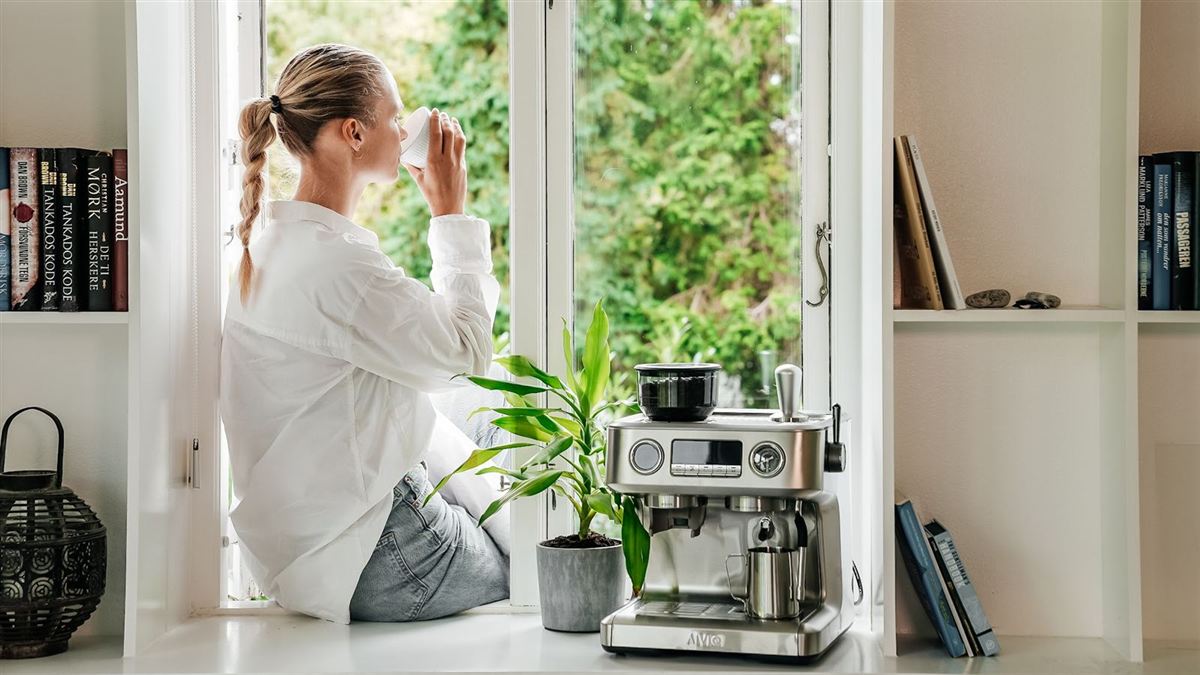 Morgenkaffee am Fenster mit einer Aspire
